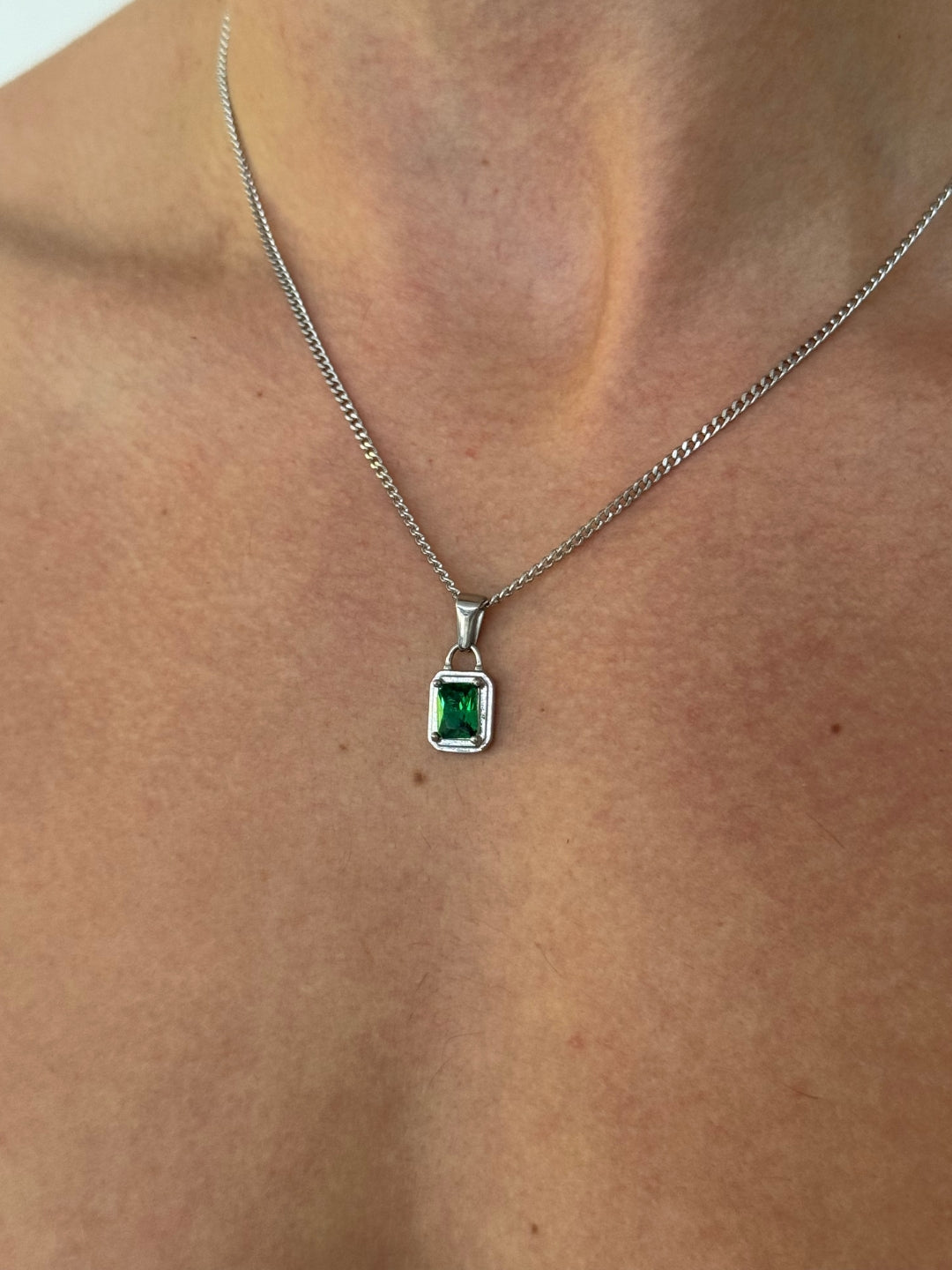 GREEN GEMSTONE NECKLACE | Silver